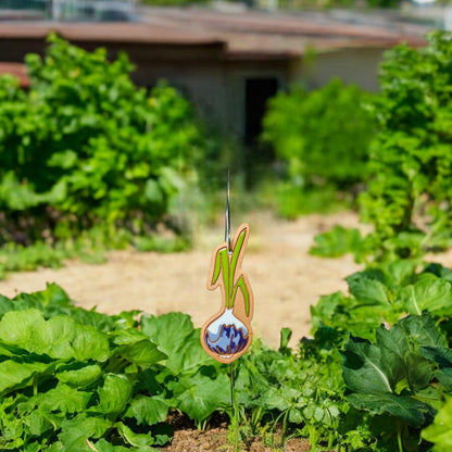 Yellow or Purple Onion Garden Marker Ornament w/ Wire Stake
